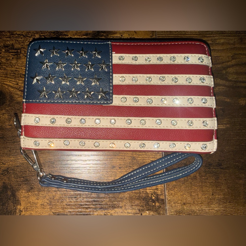 Montana West American Flag wristlet- NWT - Picture 2 of 7